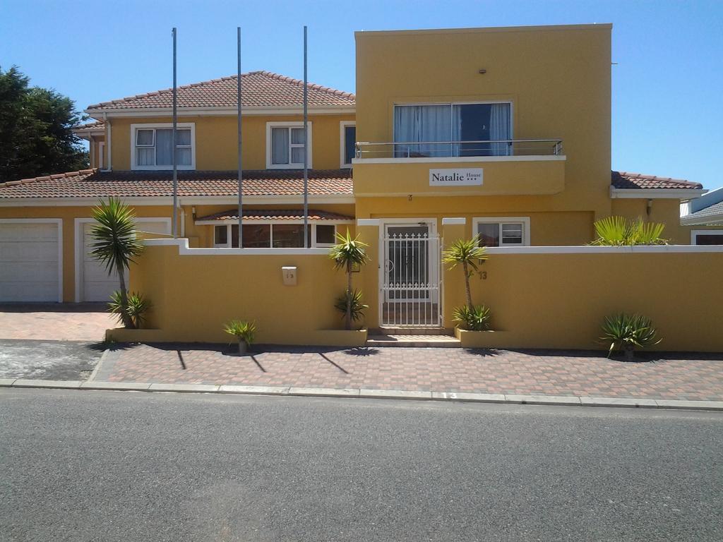Natalie Guesthouse Bloubergstrand Exteriör bild
