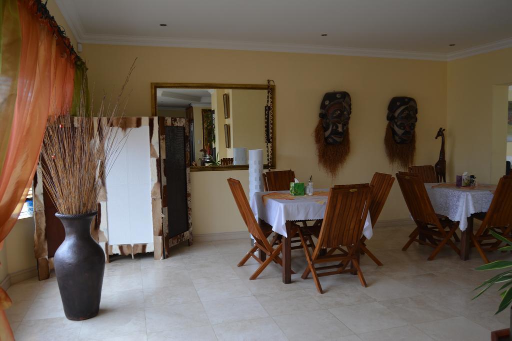 Natalie Guesthouse Bloubergstrand Exteriör bild