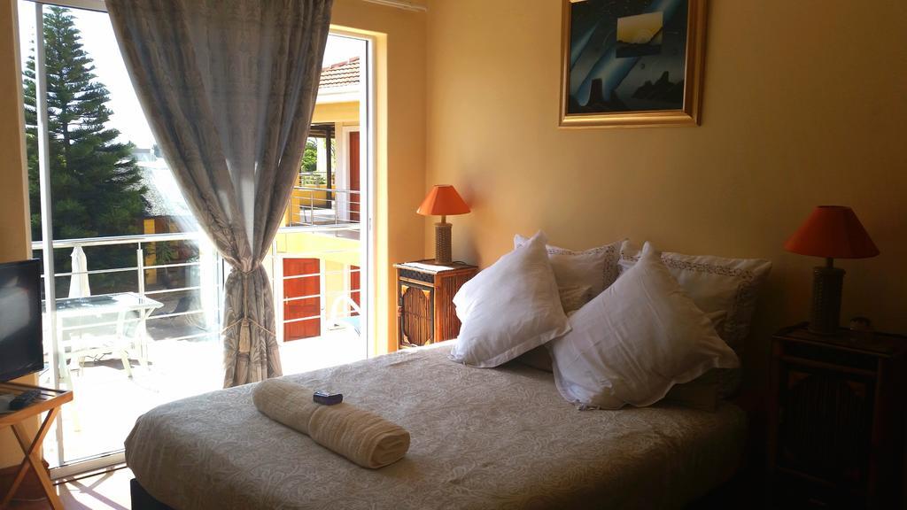 Natalie Guesthouse Bloubergstrand Exteriör bild
