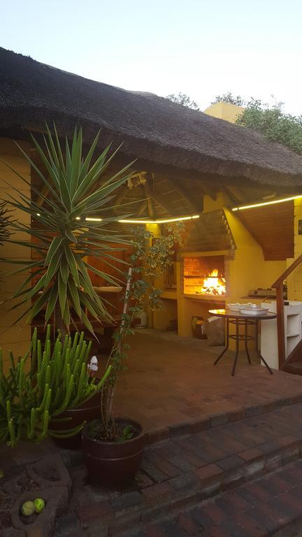 Natalie Guesthouse Bloubergstrand Exteriör bild