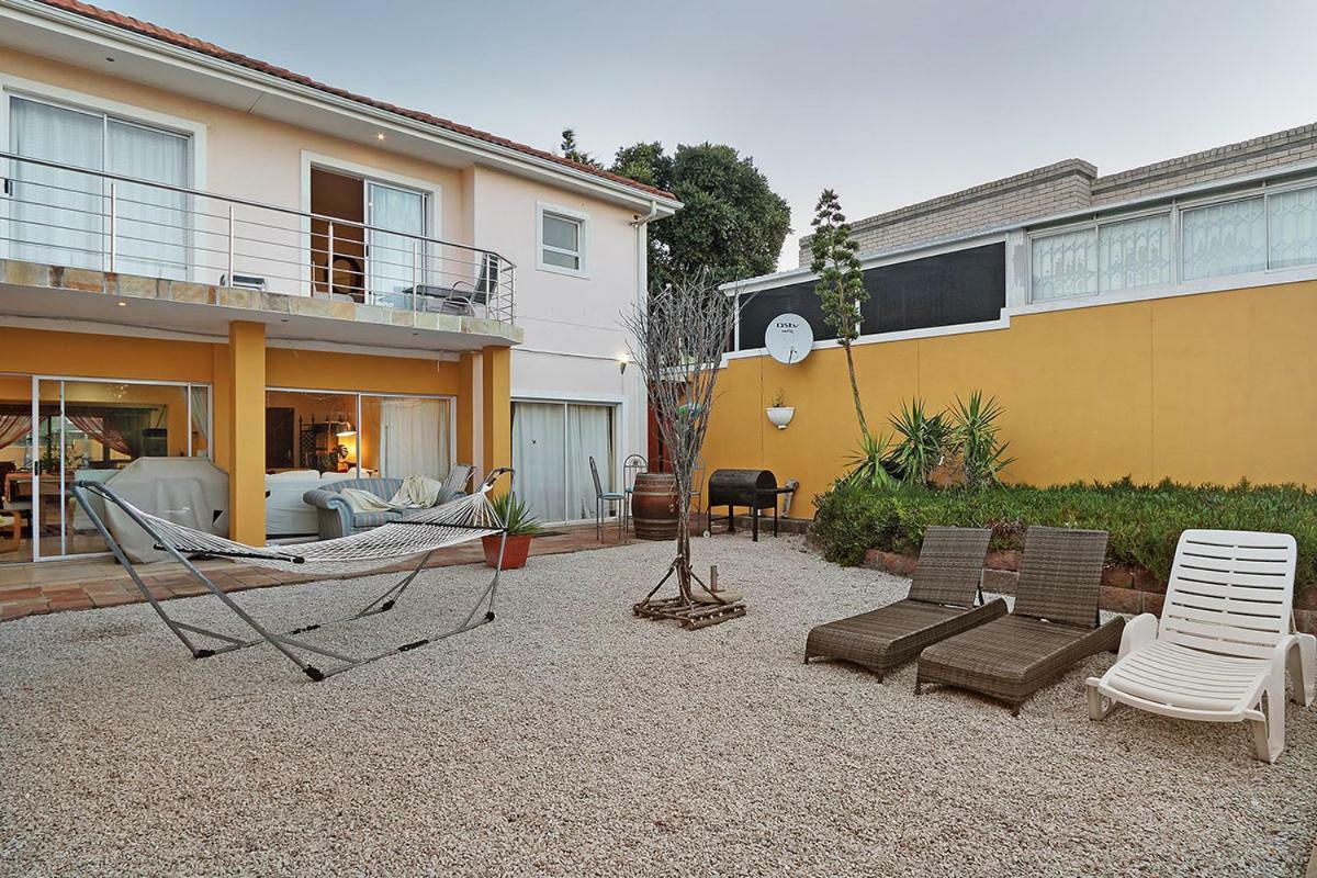 Natalie Guesthouse Bloubergstrand Exteriör bild