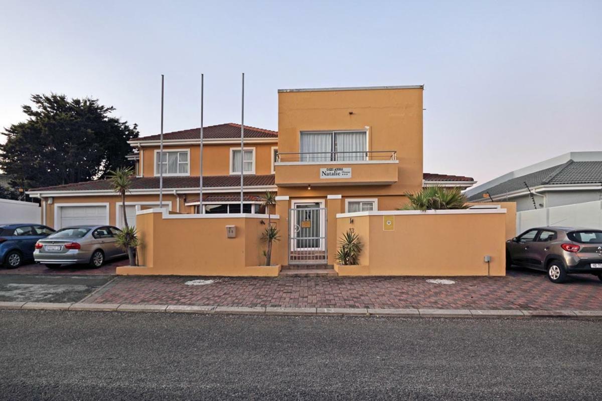 Natalie Guesthouse Bloubergstrand Exteriör bild