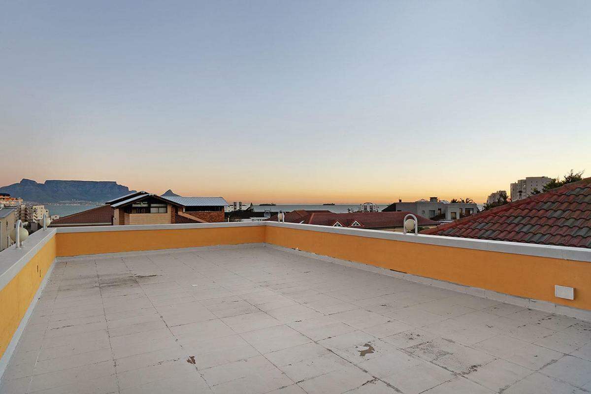 Natalie Guesthouse Bloubergstrand Exteriör bild