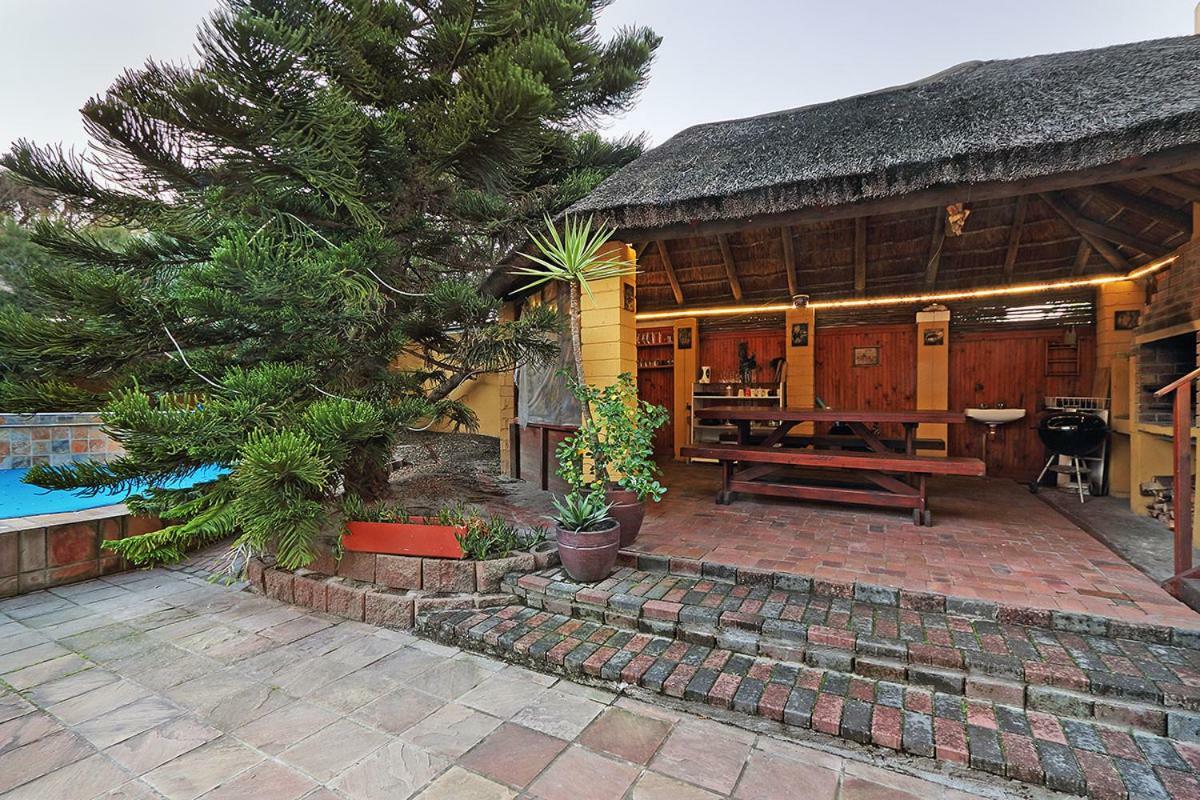 Natalie Guesthouse Bloubergstrand Exteriör bild